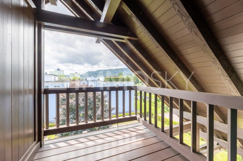 Zweiter Balkon mit grüner Aussicht