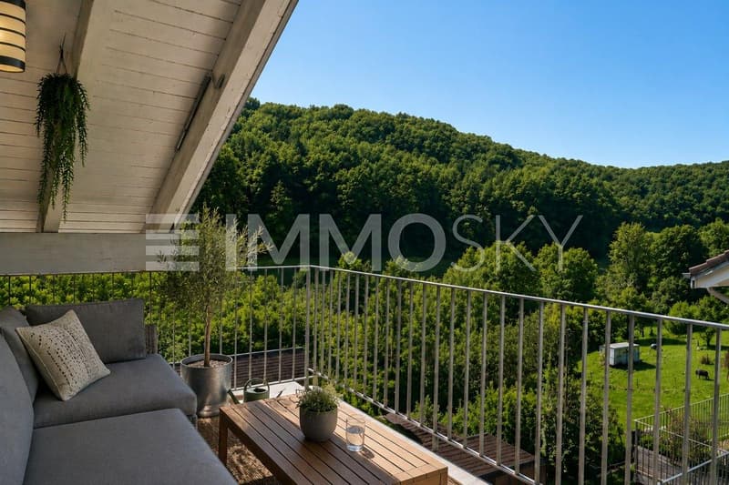 Balcon avec vue sur la forêt