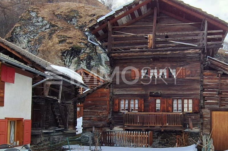 Chalet villageois à rénover