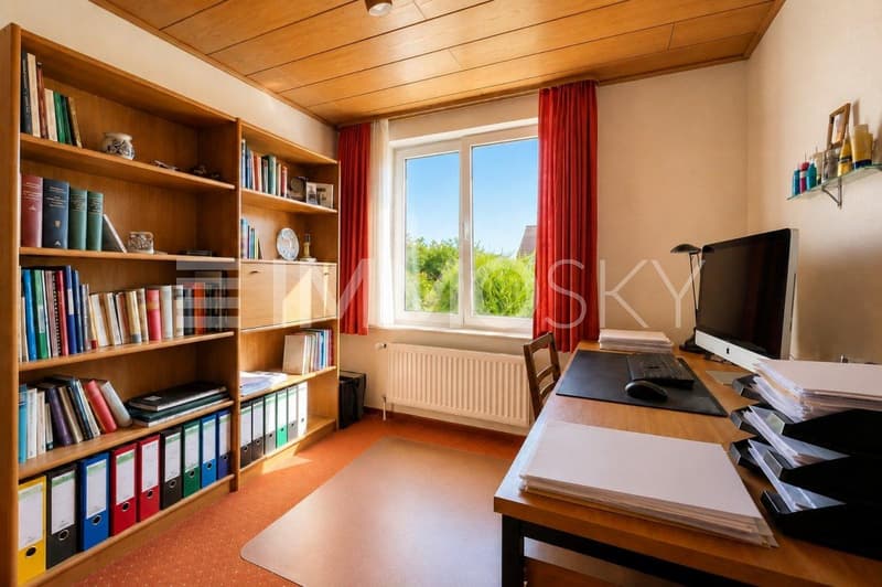 Freundliches Arbeitszimmer