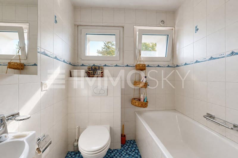 Logement principal - salle de bains lumineuse