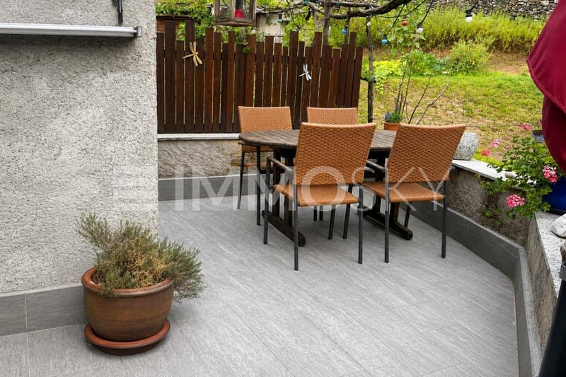Terrazzo soleggiato con zona grill