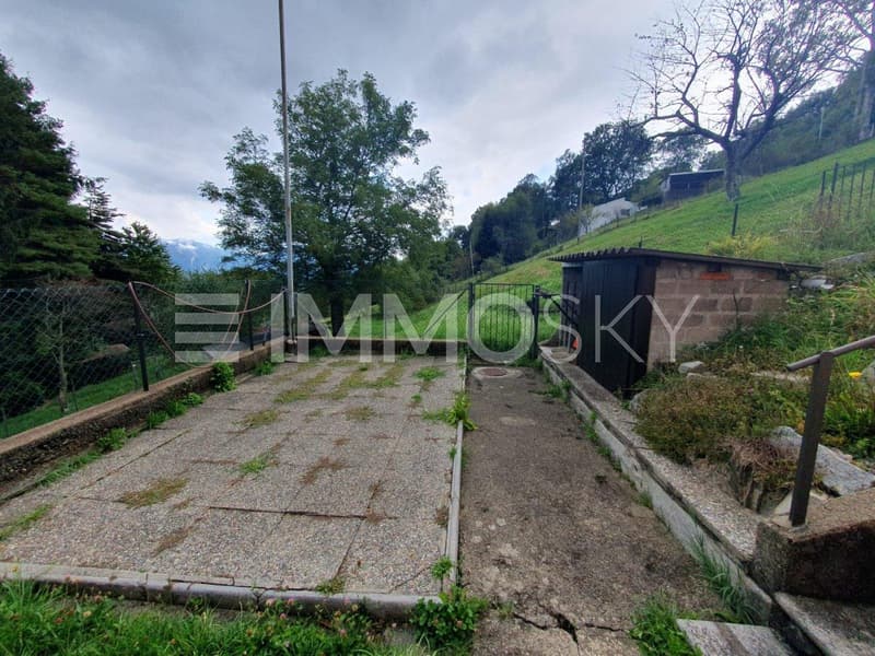Terrazzo panoramico ideale per relax e pranzi allaperto