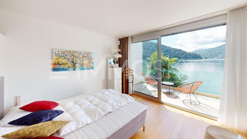 Camera da letto principale con balcone e vista mozzafiato