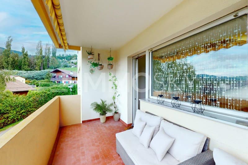 Balcon agréable avec belle vue