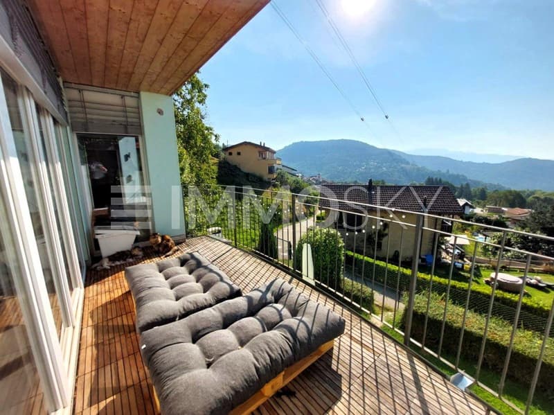 Ampio balcone con vista