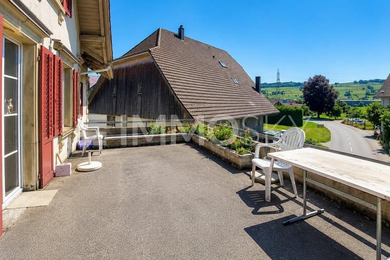 Sonnige Terrasse im 1. Stock