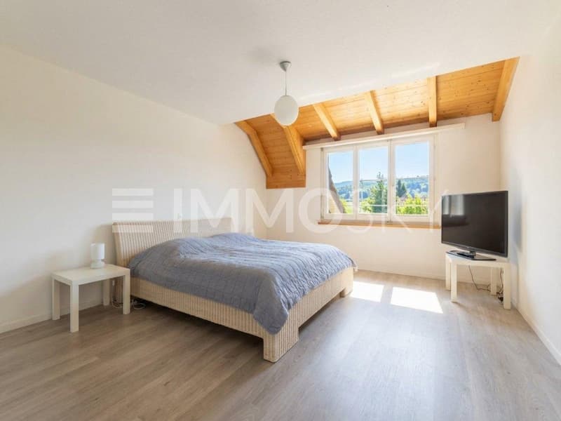 Grosszügiges Schlafzimmer