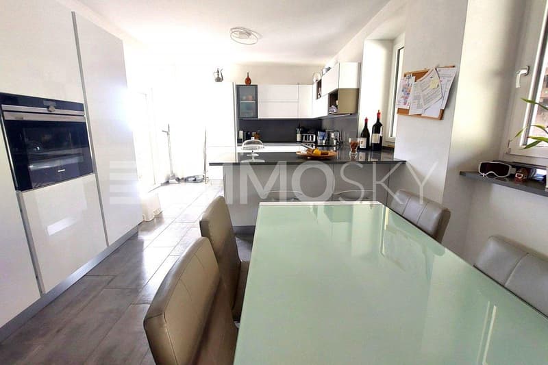 Spaziosa cucina moderna