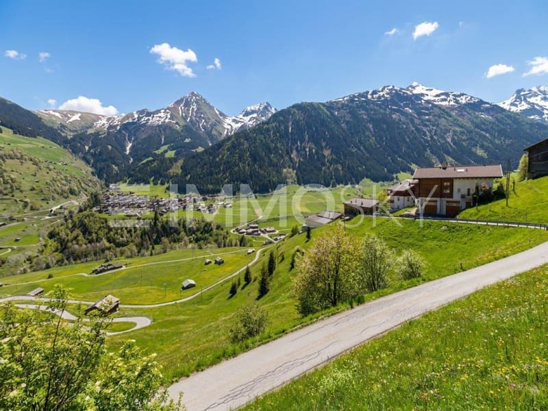 Eingebettet in die Landschaft von Curaglia