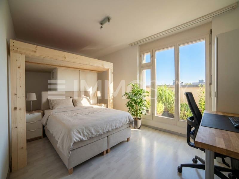 Schlafzimmer mit kleinem Balkon