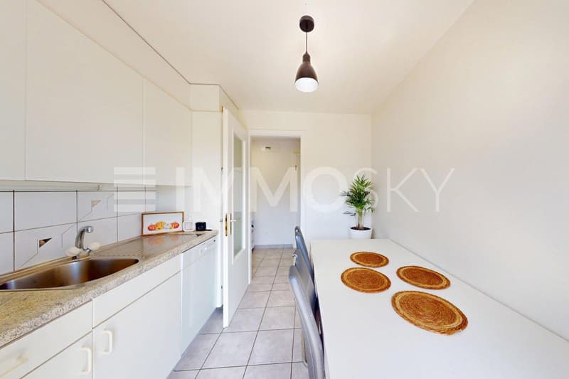 Superbe espace cuisine avec balcon