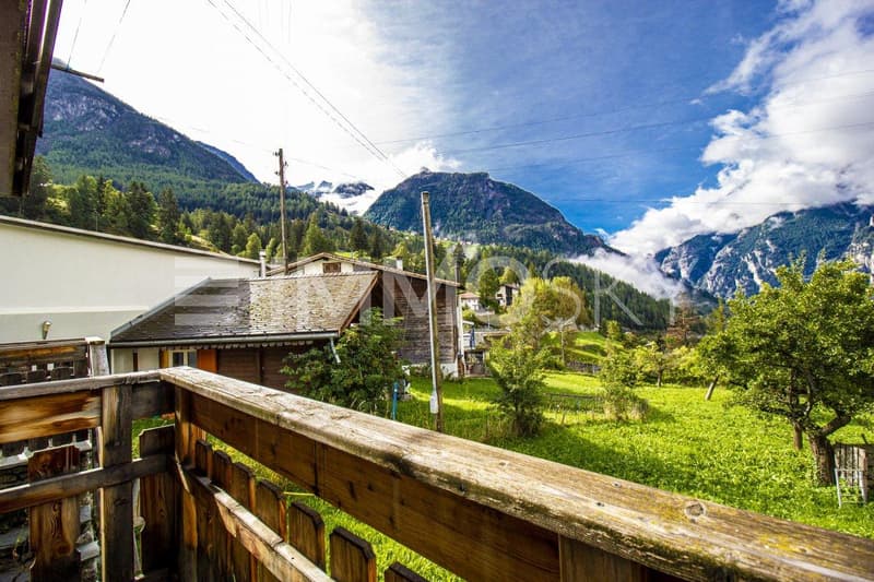 Blick auf die Alpen vom Balkon aus
