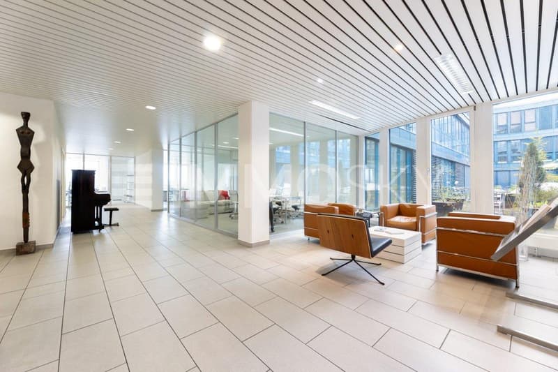 Repräsentativer Empfang mit stilvoller Lounge