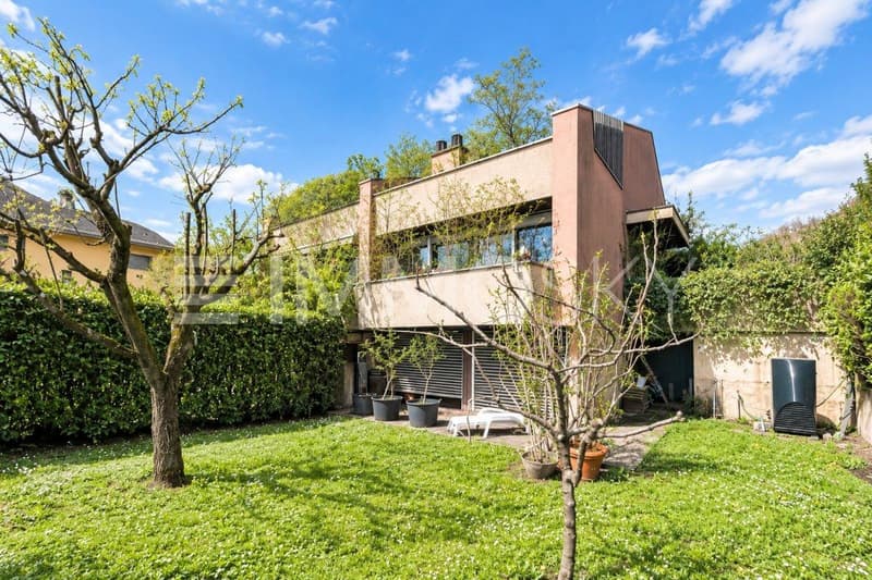 Grande casa su tre livelli