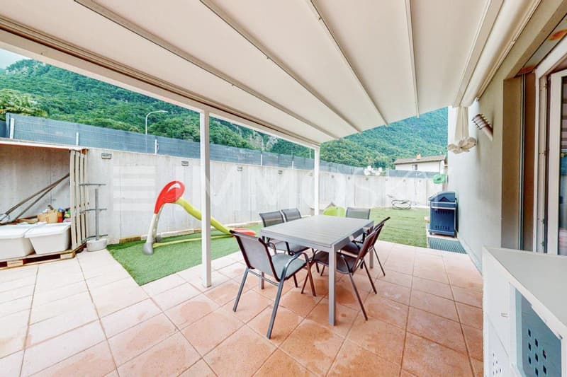 Terrazza coperta da tenda elettrica