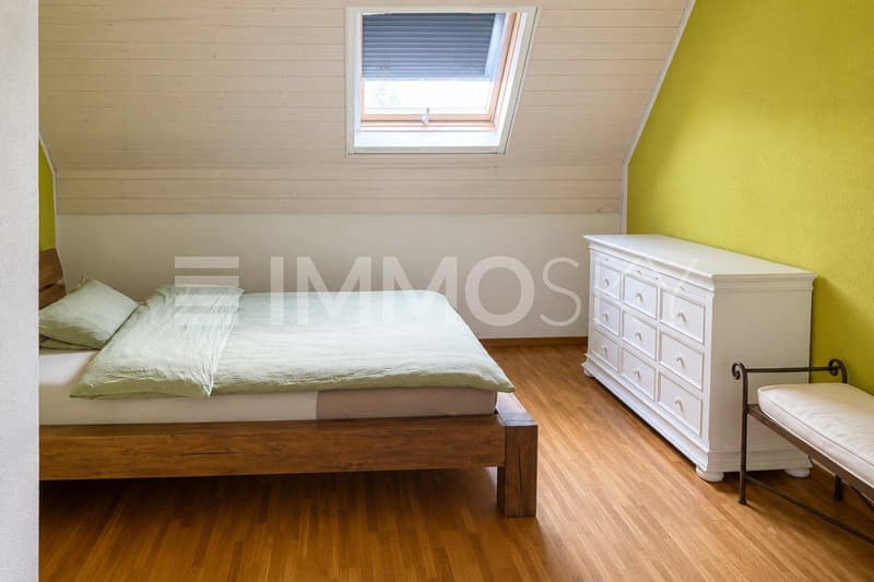 Geräumiges Schlafzimmer