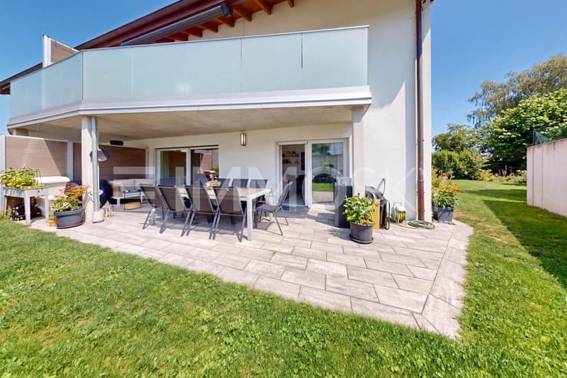 Généreux extérieur privatif d'environ 230m2 orienté Sud !