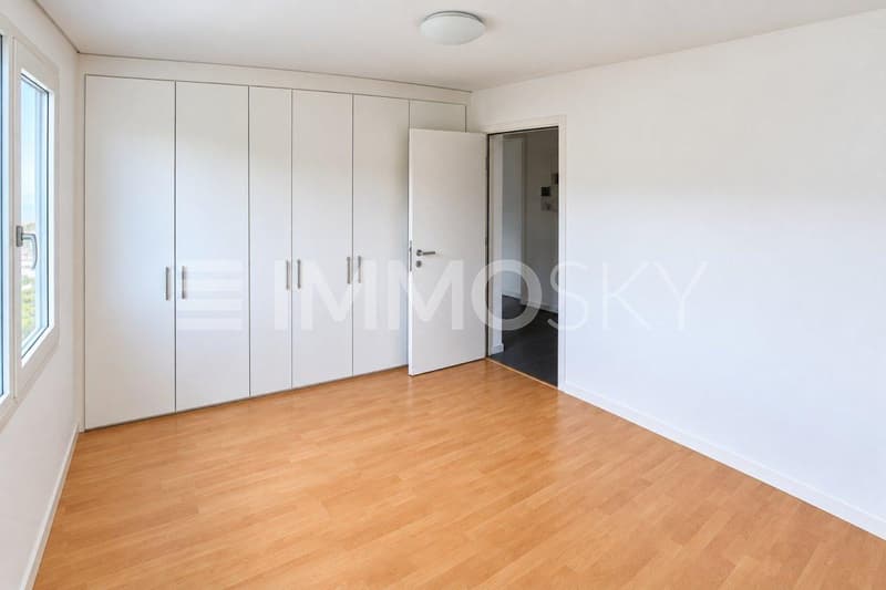 Gemütliches Schlafzimmer mit Einbauschrank