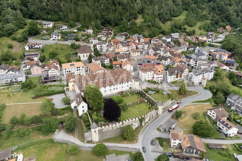Schlossanlage in der Umgebung