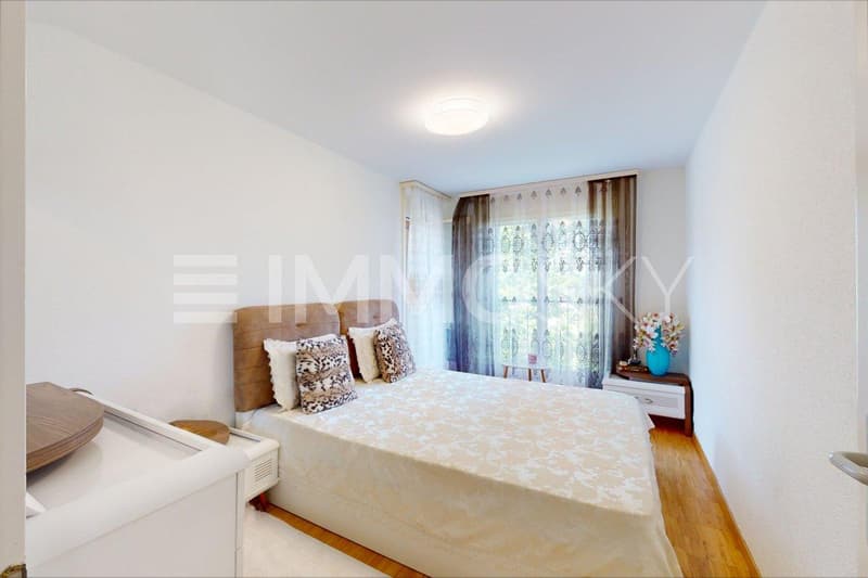 Chambre à coucher avec balcon