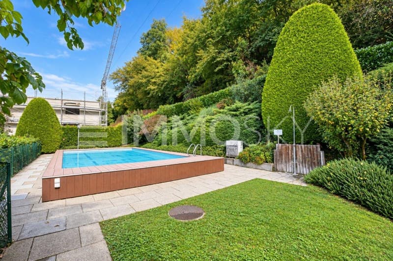 Piscina con doccia