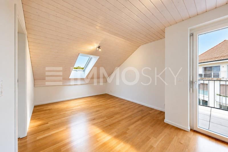 Chambre avec accès au balcon (homestaging)