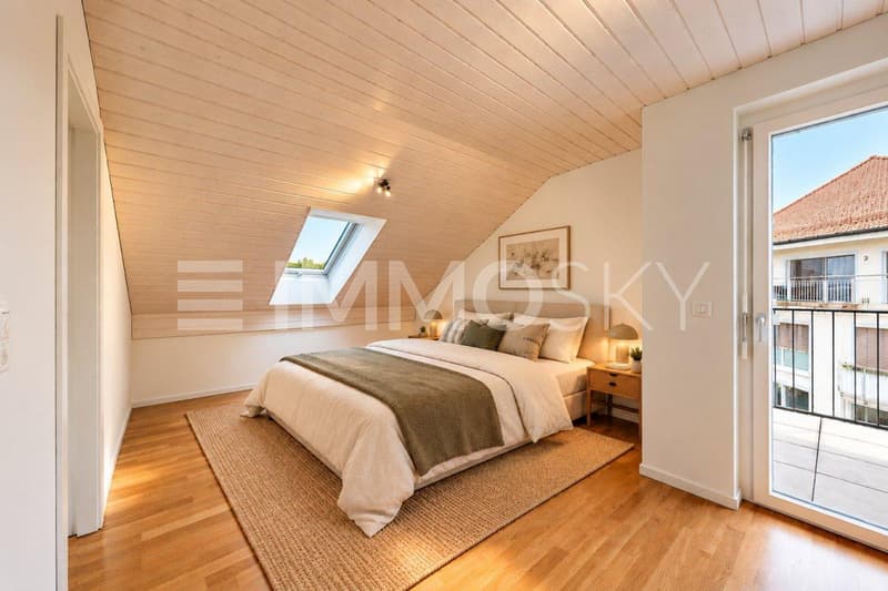 Chambre avec accès au balcon (homestaging)