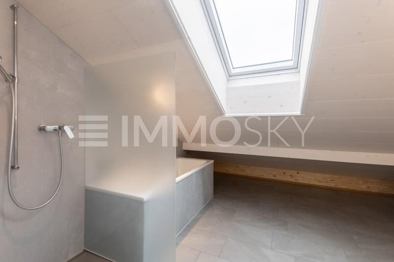 Geräumiges Badezimmer
