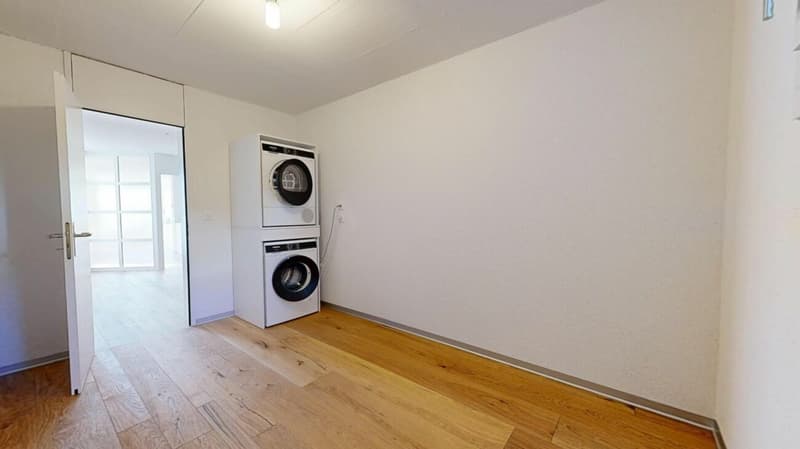 Ankleide mit Waschmaschine und Tumbler (Ansicht 1)