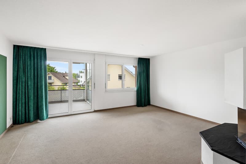 Wohnzimmer / Zugang zum Südbalkon