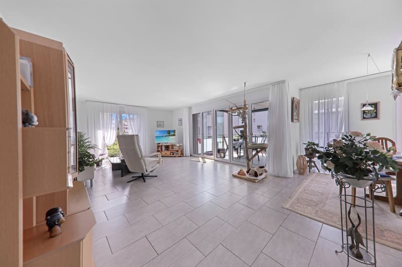 Modern 3.5-room apartment with large south-facing balcony (3)