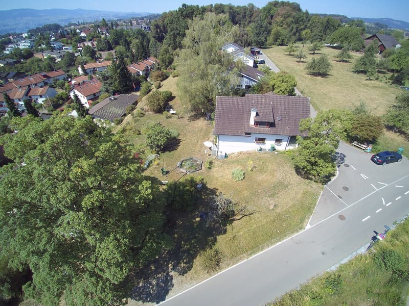 Vue panoramique imprenable : parcelle de construction ensoleillée à Hombrechtikon (3)