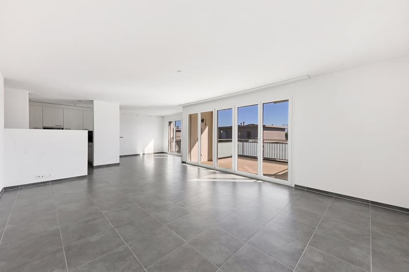 Moderne 3.5-Zimmerwohnung mit grossem Balkon nach Süden in Schwerzenbach (2)