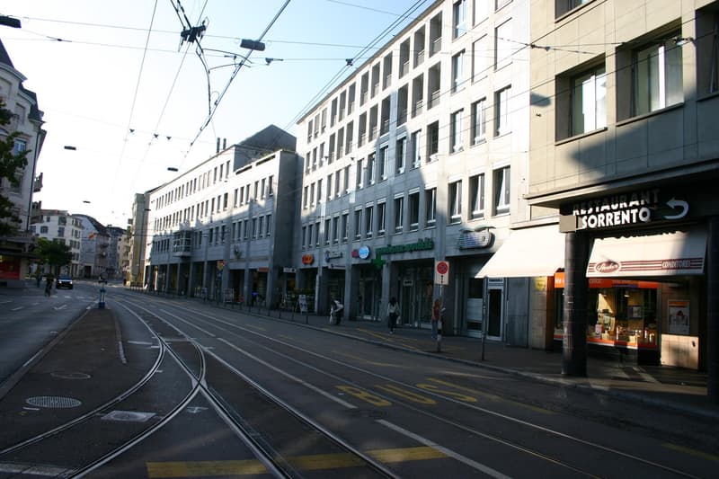 Motorrad-Einstellplätze beim Kreuzplatz / nähe Bhf. Stadelhofen zu vermieten (1)