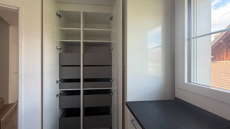 Maisonette ristrutturata di 5 locali con balcone a Bonstetten (3)
