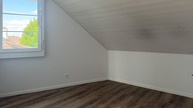 Maisonette ristrutturata di 5 locali con balcone a Bonstetten (15)