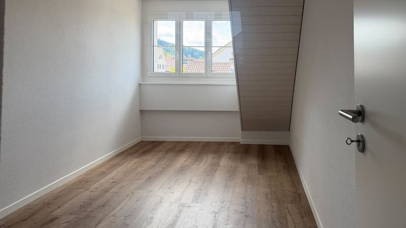 Maisonette ristrutturata di 5 locali con balcone a Bonstetten (8)