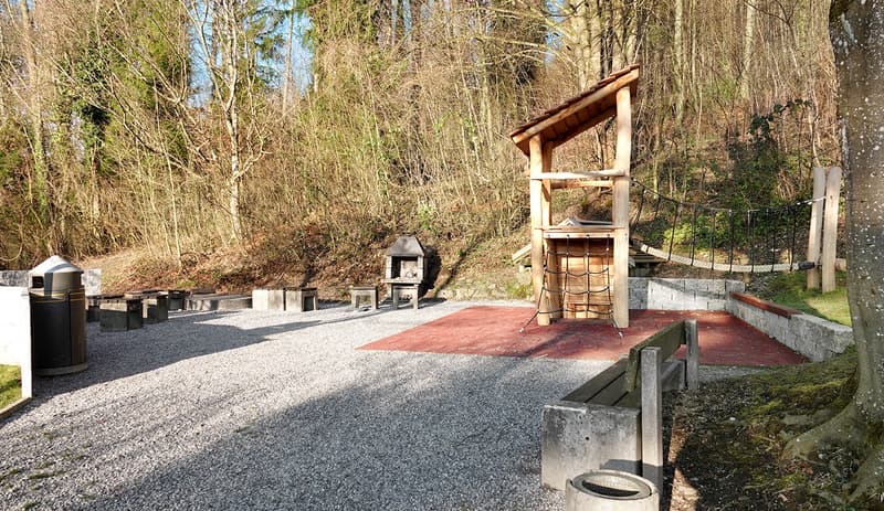 Eckhaus – sonniges Familienparadies mit grossem Garten und verglaster Pergola! (25)