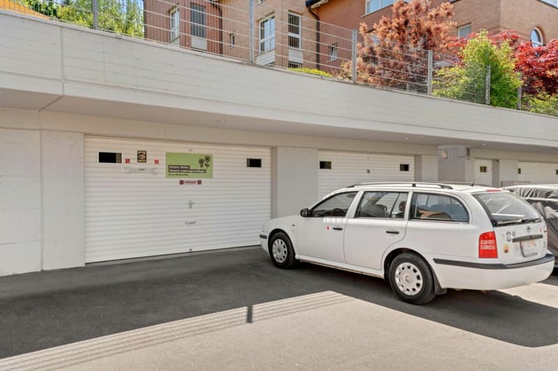 Doppelgarage und 2 Aussen-PP