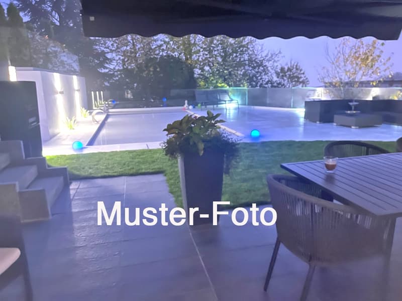 Discreet sale: Representative design residence with pool & enormous potential (12 minutes from Sursee) (3)