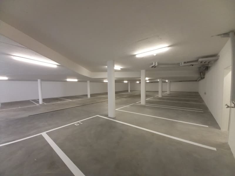 Tiefgaragenplatz in Aathal-Seegräben zu vermieten (3)