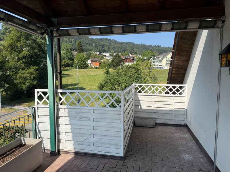 Charmante 3.5-Zimmer-Dachwohnung mit Panoramablick in Egg (ZH) (14)
