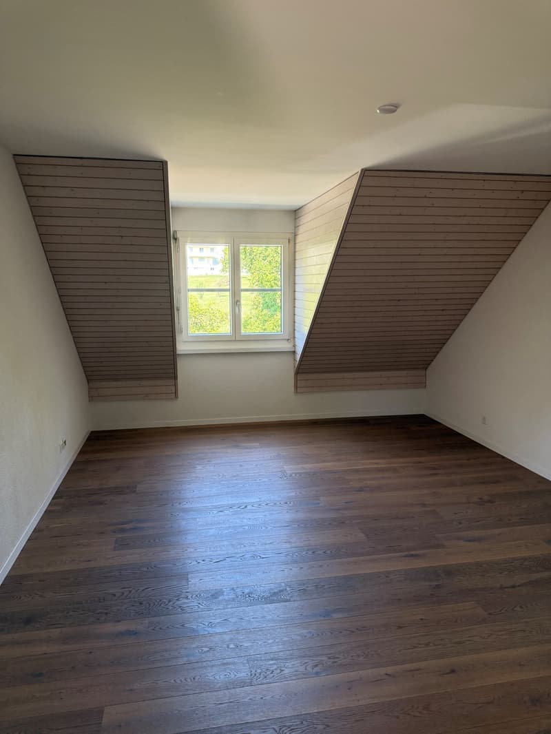 Charmante 3.5-Zimmer-Dachwohnung mit Panoramablick in Egg (ZH) (9)