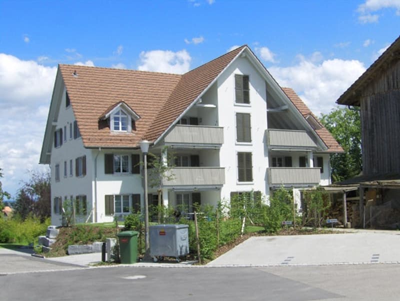 Modern ground-floor apartment with seating area and nearby recreational area (1)