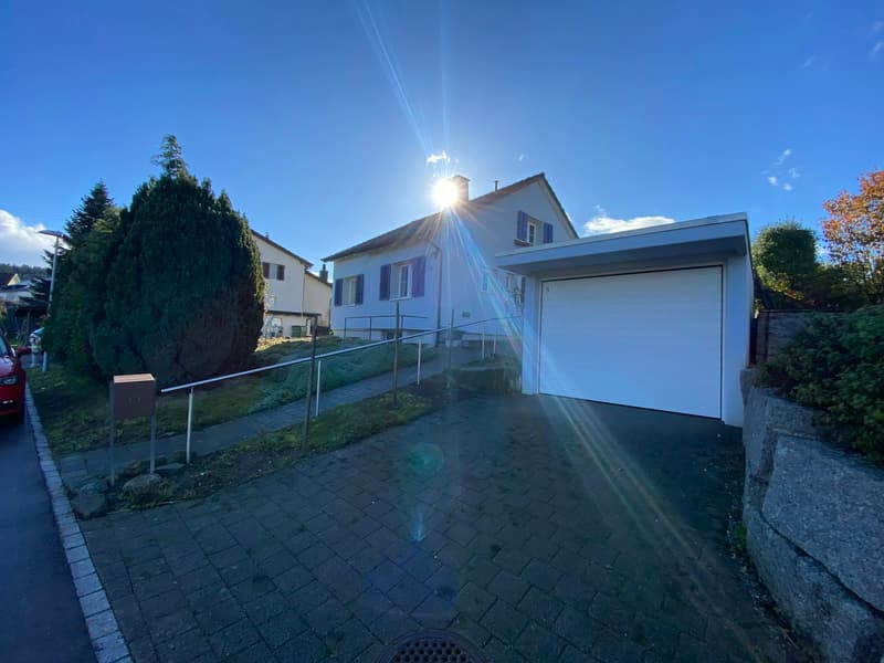 Detached, partially renovated single-family house with large surroundings (1)