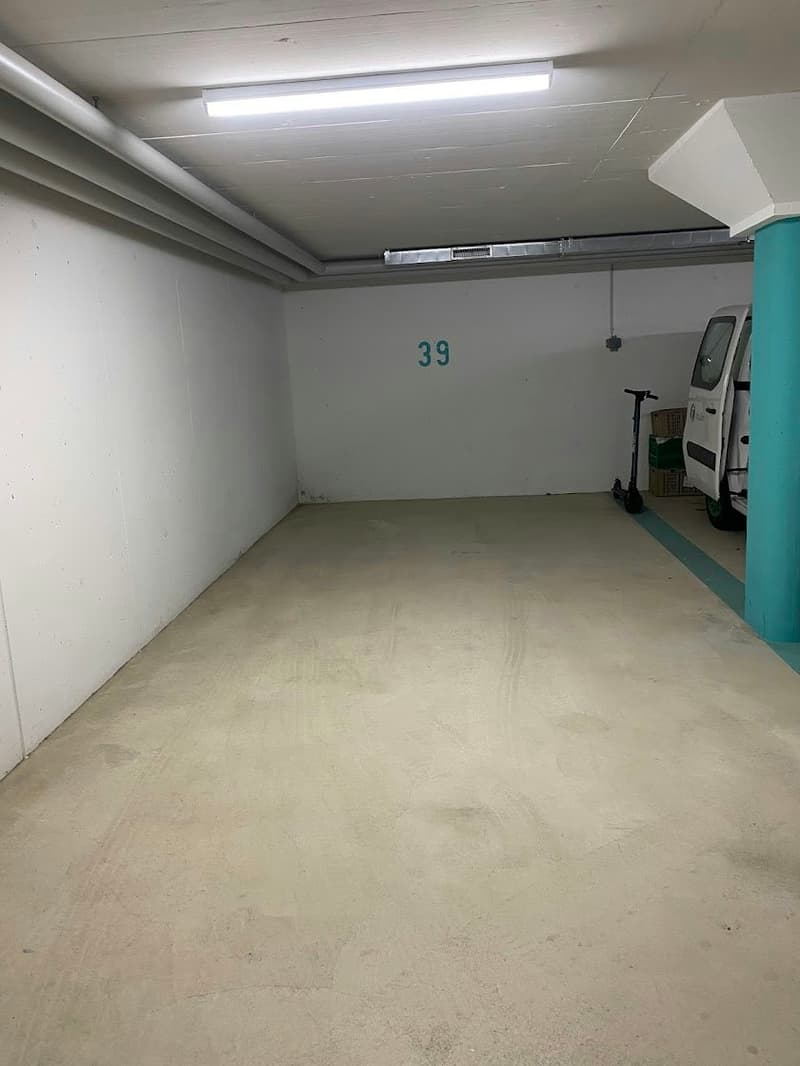 Einstellplatz in neuer Tiefgarage (2)