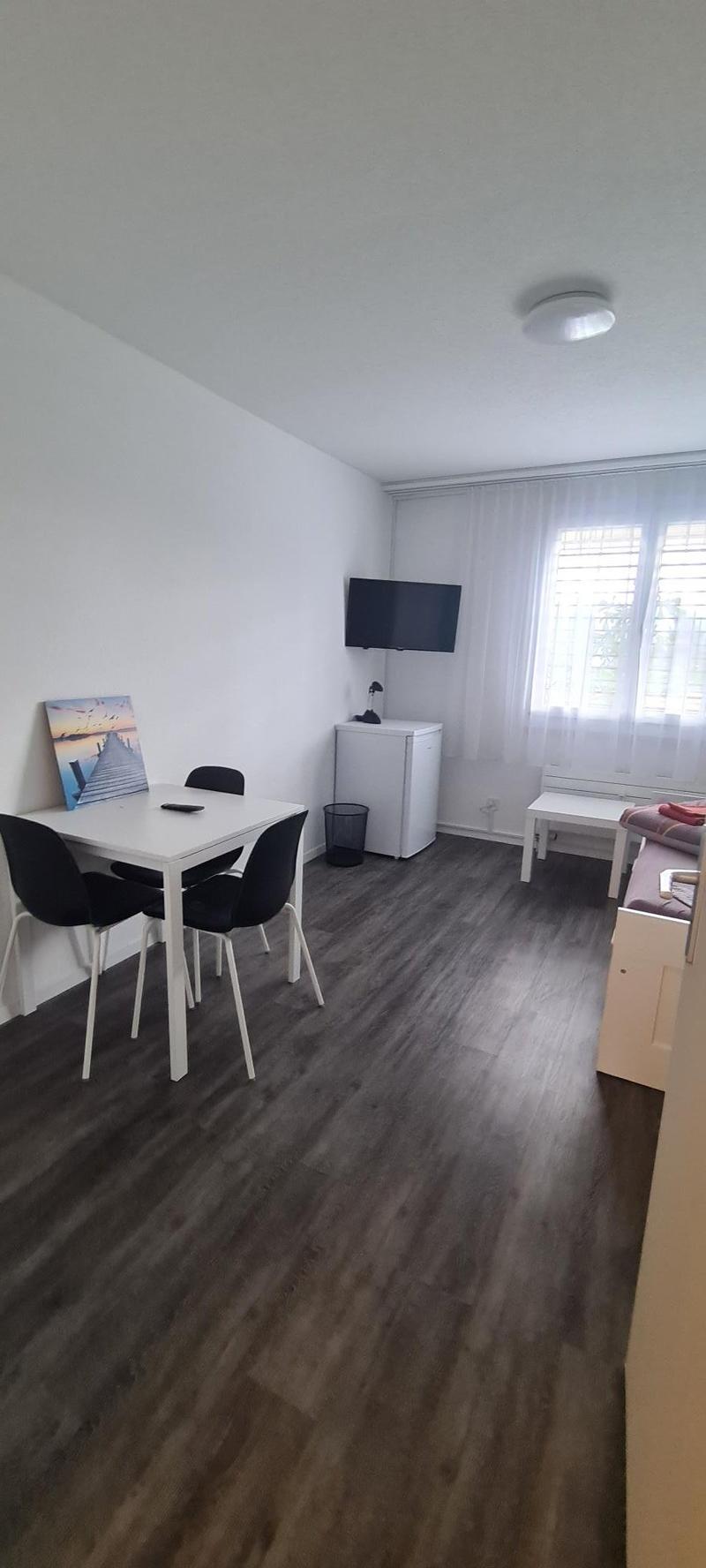 Chambre pour 4 / Chambre meublée en colocation à Cham (7)