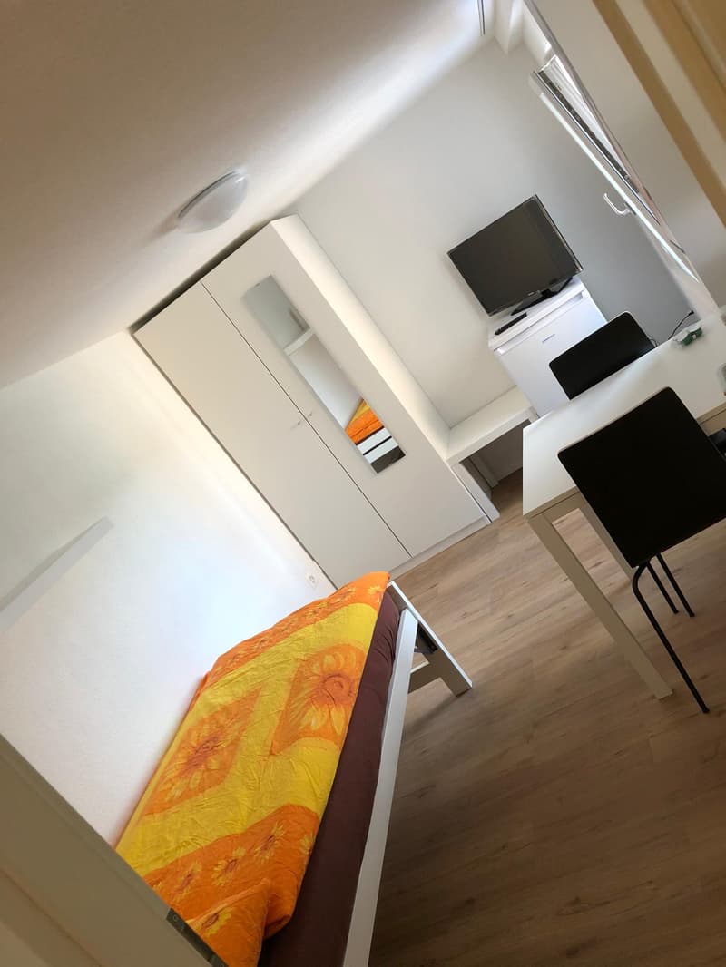 Z 504 / Vollausgerüstetes, möbliertes WG-Zimmer mit TV & Internet (1)