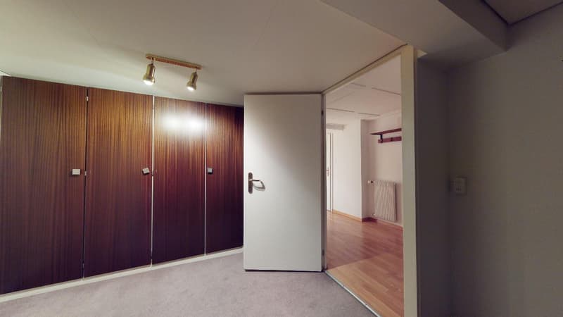 Vollausgerüstetes, möbliertes WG-Zimmer (Zimmer 1) (2)